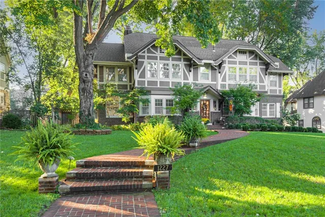 $1,300,000 | 1227 Huntington Road, Kansas City, MO 64113