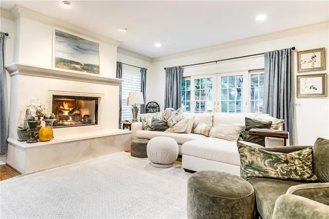 $1,300,000 | 1227 Huntington Road, Kansas City, MO 64113