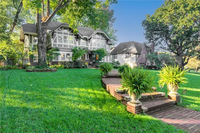 $1,300,000 | 1227 Huntington Road, Kansas City, MO 64113