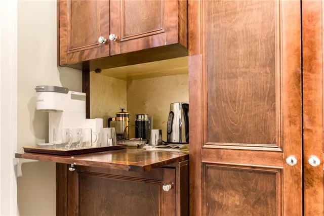 $1,300,000 | 1227 Huntington Road, Kansas City, MO 64113