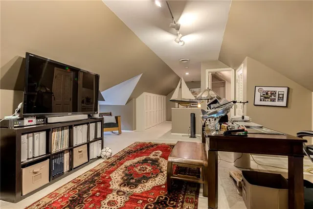 $1,300,000 | 1227 Huntington Road, Kansas City, MO 64113