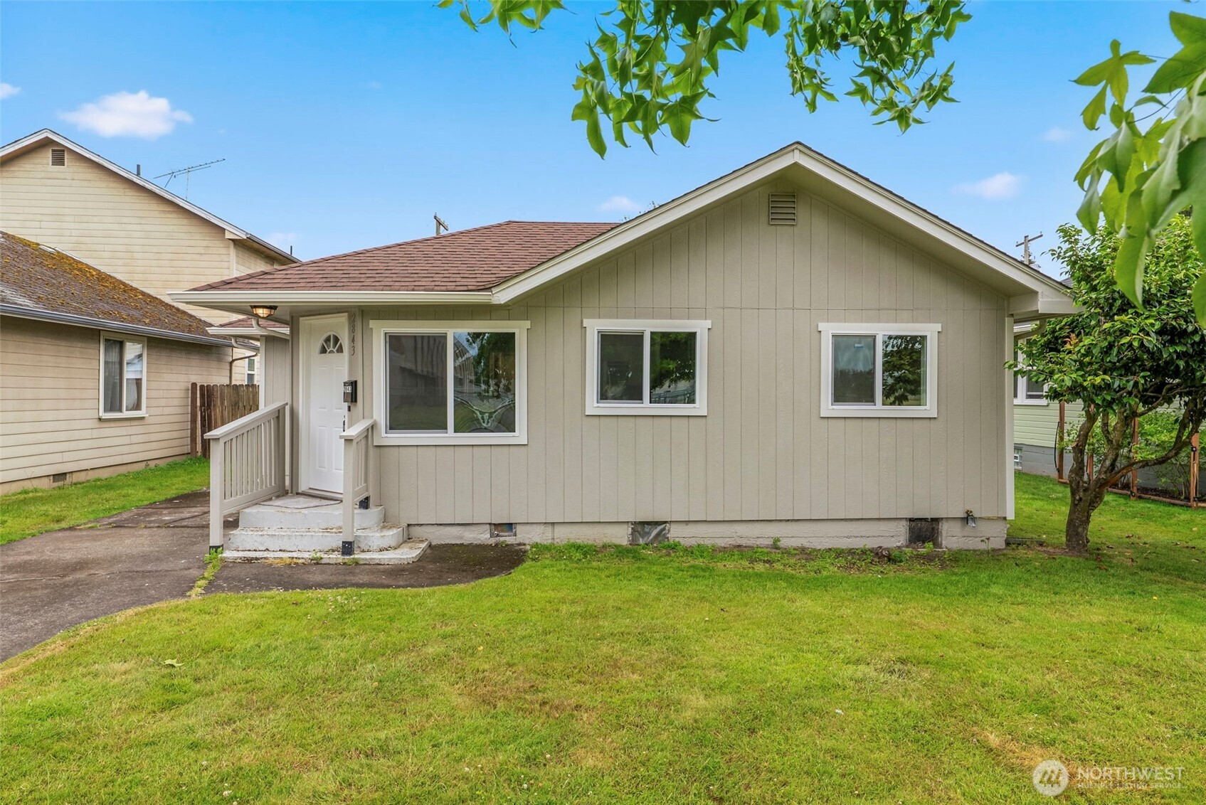 2843 Hemlock Street Longview, WA 98632 - Photo 3 of 35