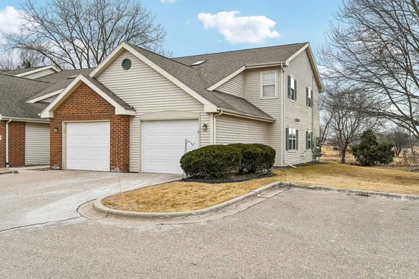 $250,000 | 859 Park, Unit 102, Oregon, WI 53575