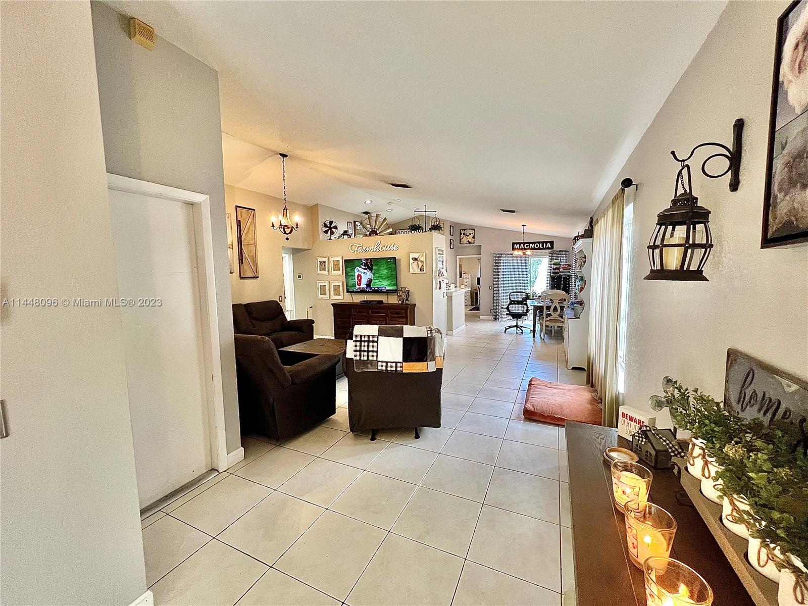 482 Talavera Road Weston, FL 33326 - Photo 4 of 20 Gallery Image 4