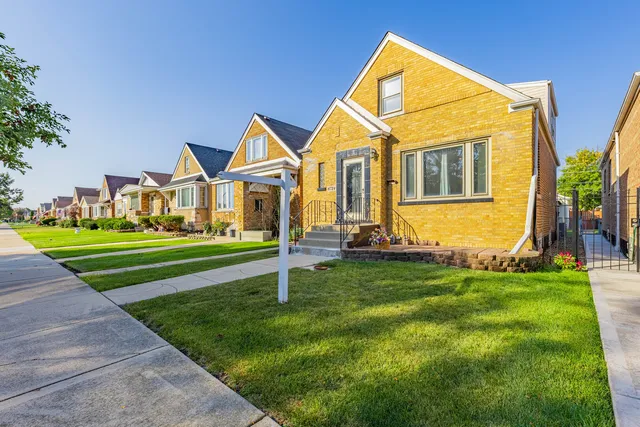 $340,000 | 6724 South Kolin Avenue, Chicago, IL 60629