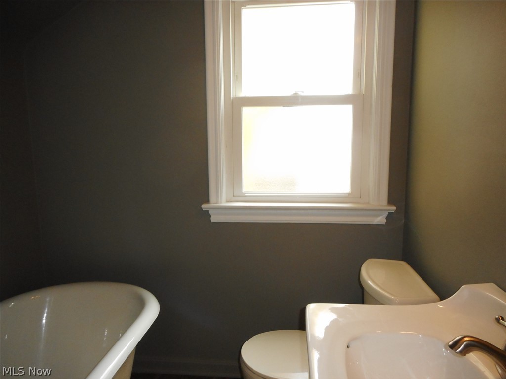 1150 Castleton Road Cleveland Heights, OH 44121 - Photo 17 of 25 Upstairs bathroom has recently been updated and has fresh paint.