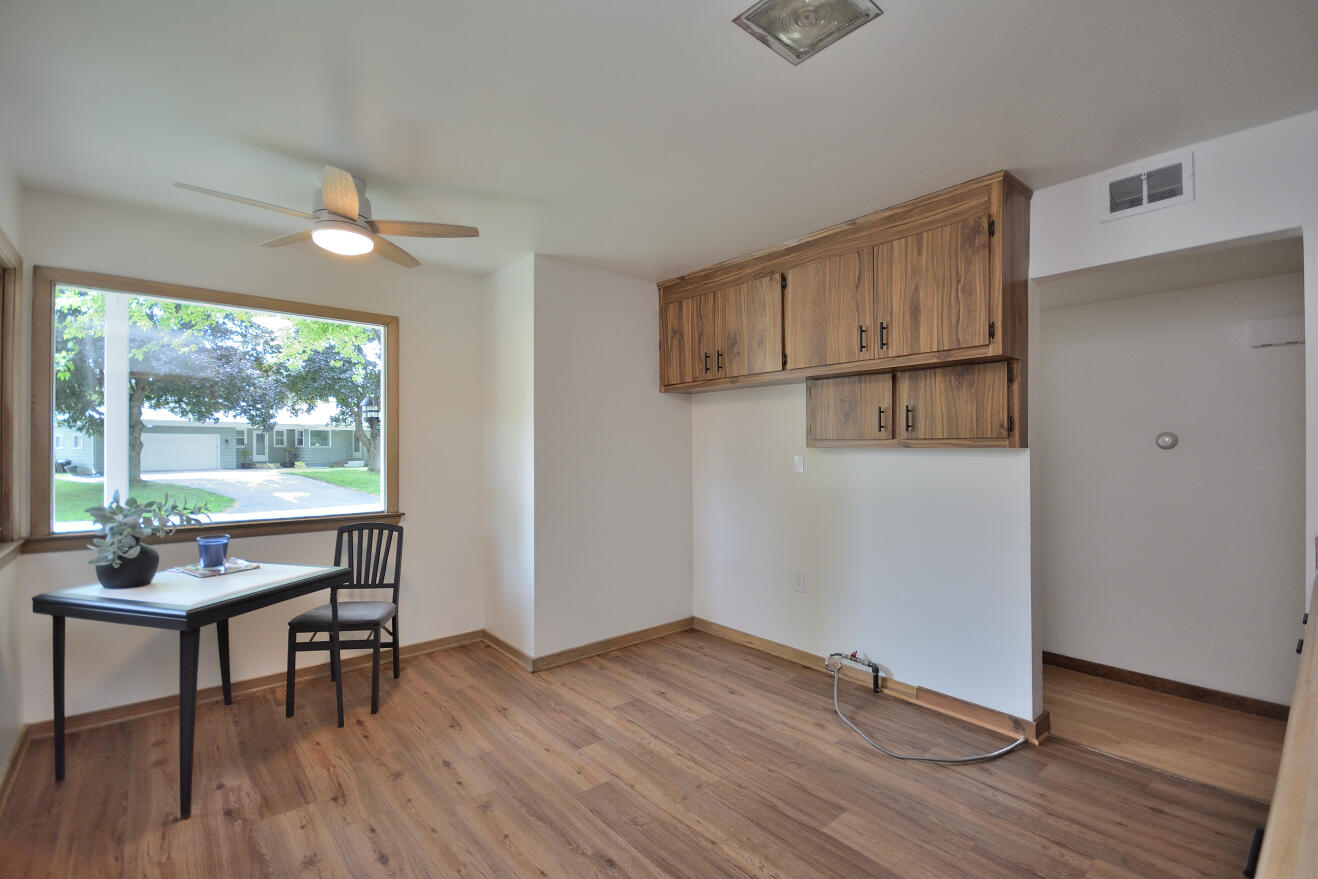 3122 West Rochelle Avenue Glendale, WI 53209 - Photo 6 of 25 Kitchen