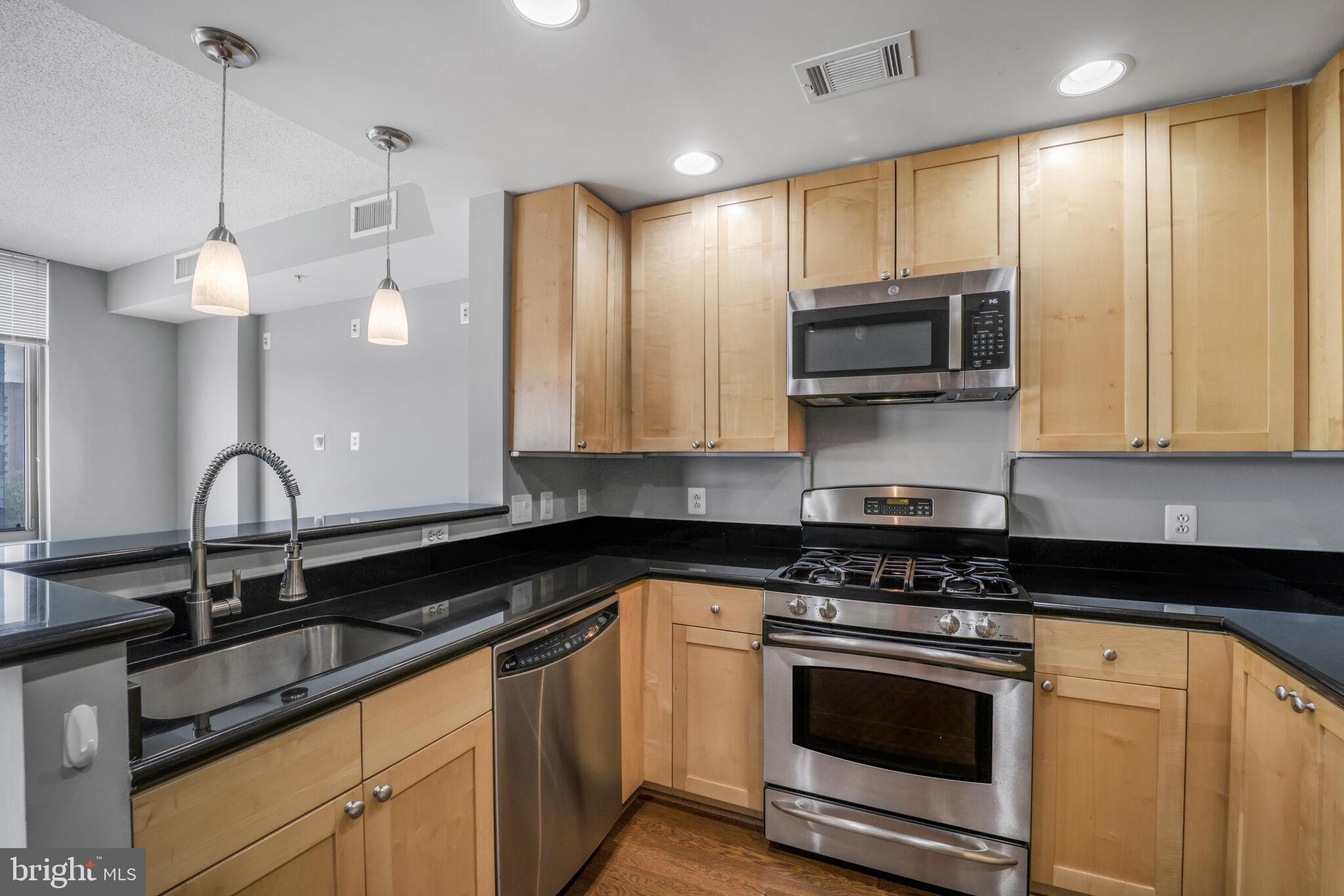 3600 South Glebe Road, Unit 613W Arlington, VA 22202 - Photo 12 of 36 Kitchen