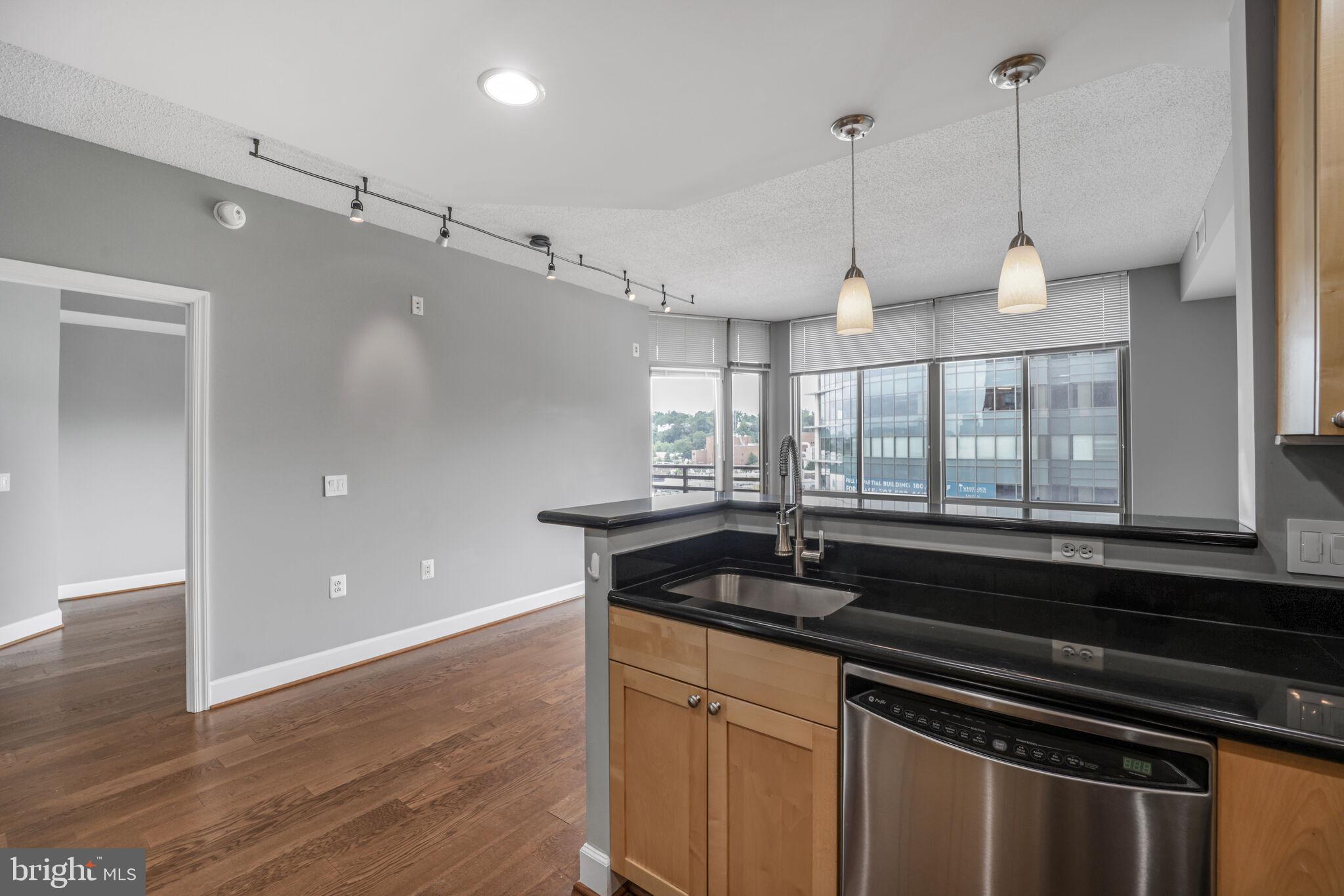 3600 South Glebe Road, Unit 613W Arlington, VA 22202 - Photo 13 of 36 Kitchen