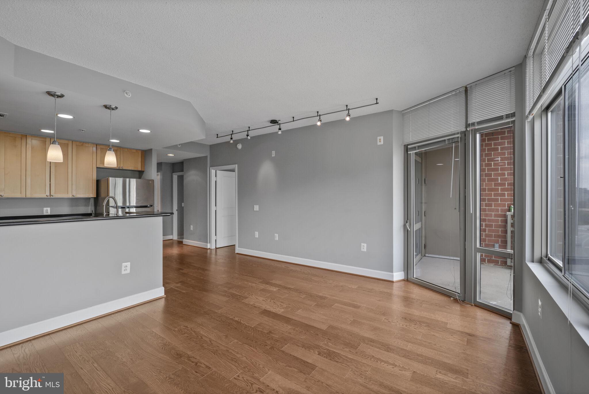 3600 South Glebe Road, Unit 613W Arlington, VA 22202 - Photo 15 of 36 Living/Dining