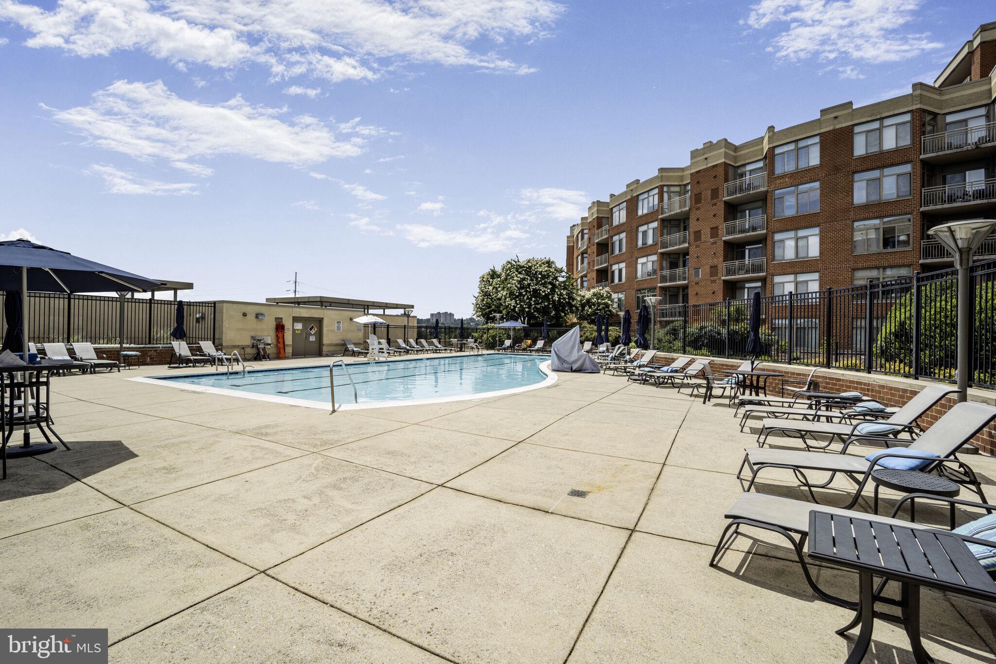 3600 South Glebe Road, Unit 613W Arlington, VA 22202 - Photo 27 of 36 Pool