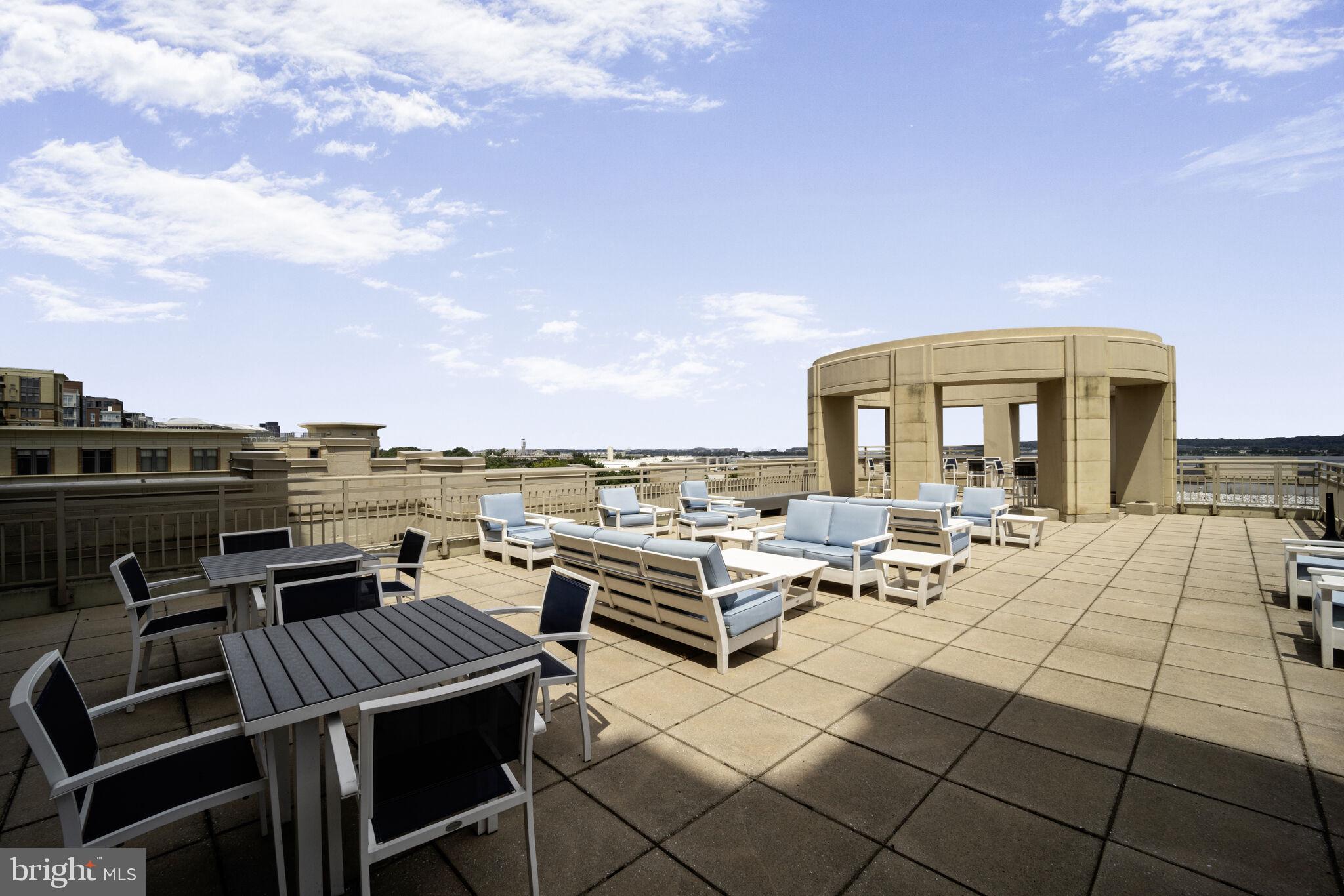 3600 South Glebe Road, Unit 613W Arlington, VA 22202 - Photo 35 of 36 Community Roof Deck