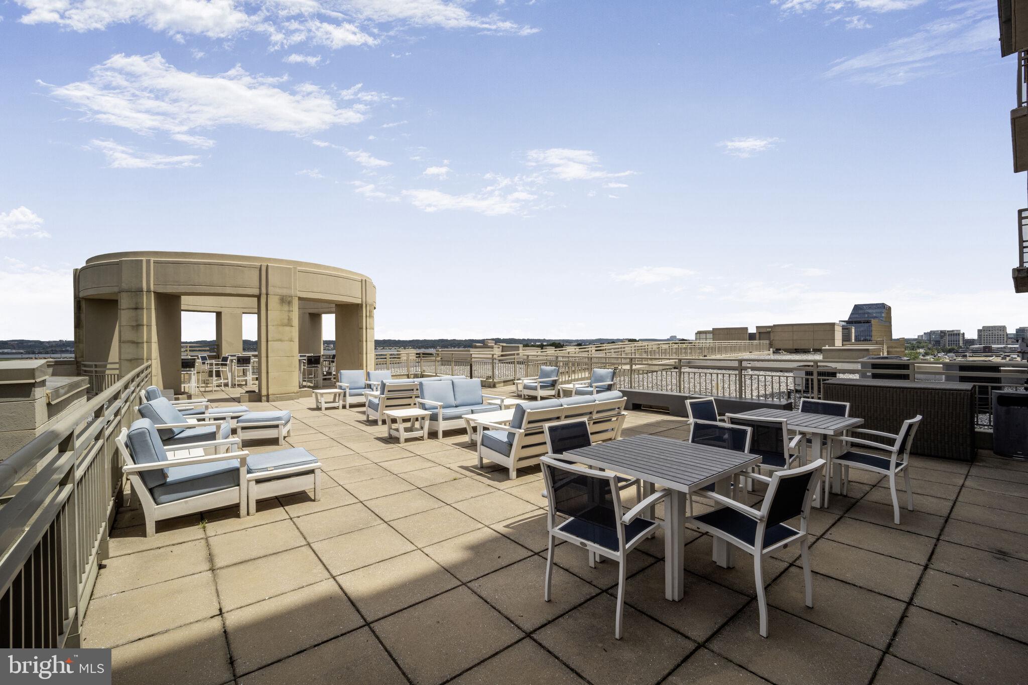 3600 South Glebe Road, Unit 613W Arlington, VA 22202 - Photo 36 of 36 Community Roof Deck
