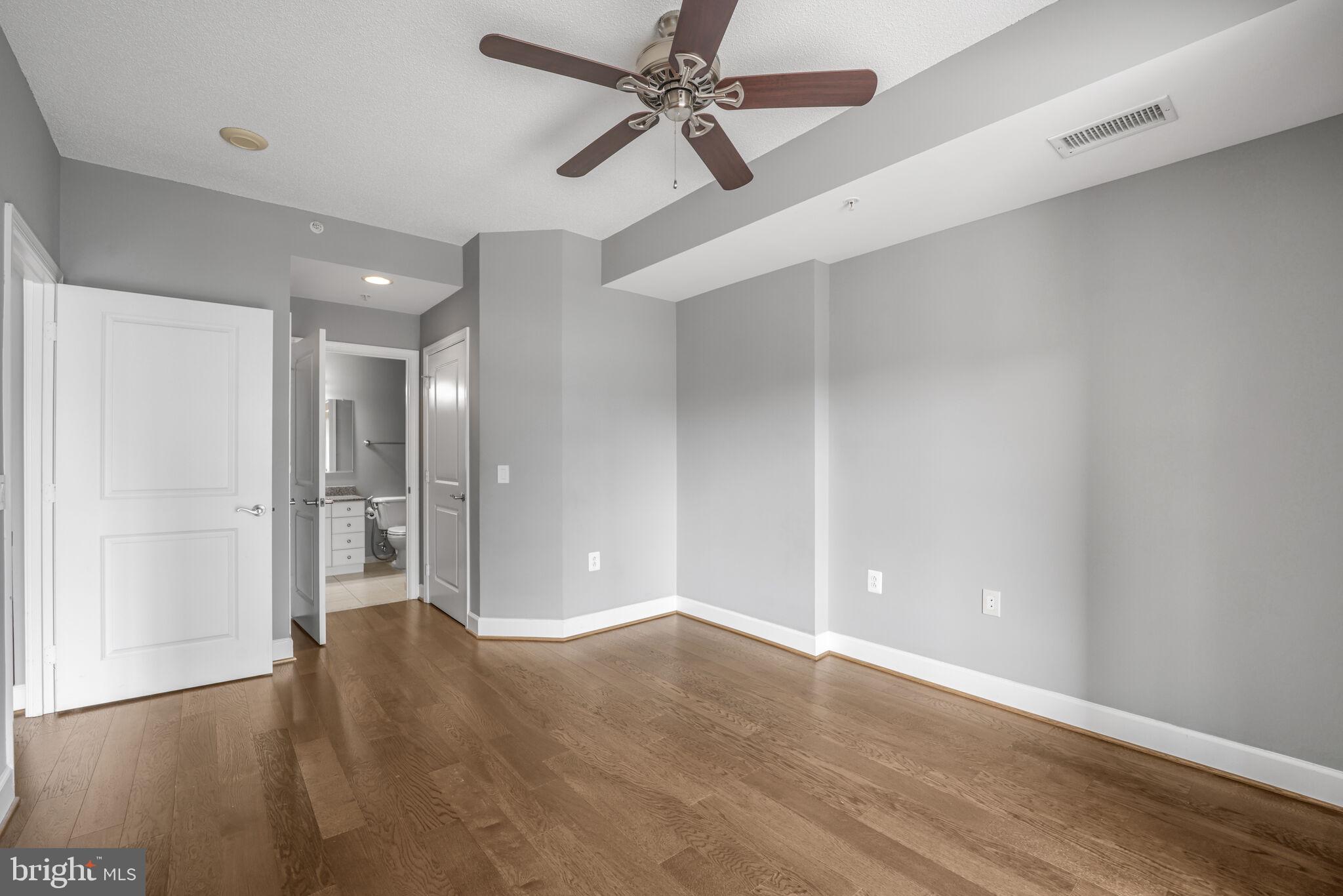 3600 South Glebe Road, Unit 613W Arlington, VA 22202 - Photo 5 of 36 Living Room
