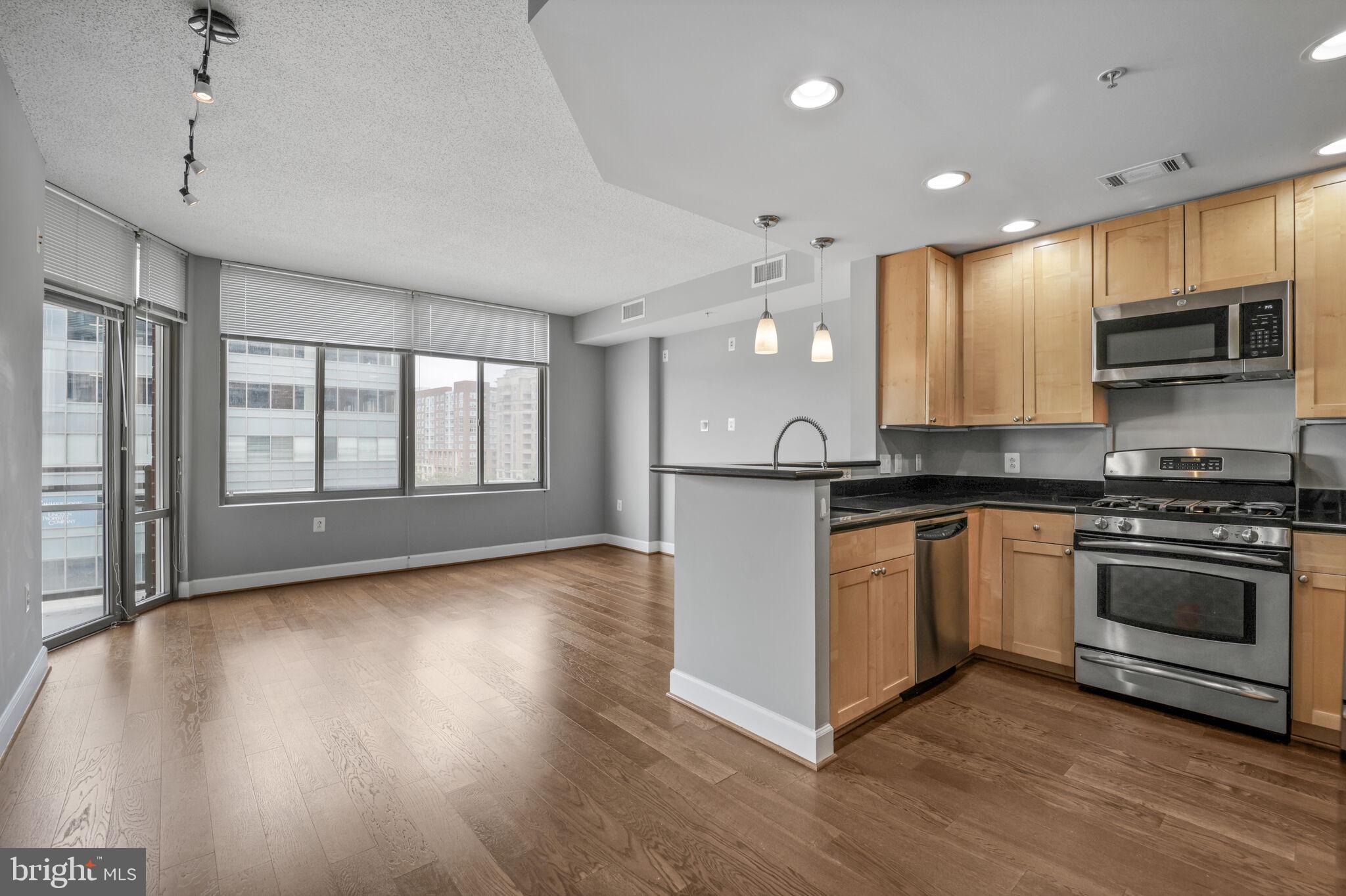 3600 South Glebe Road, Unit 613W Arlington, VA 22202 - Photo 10 of 36 Kitchen