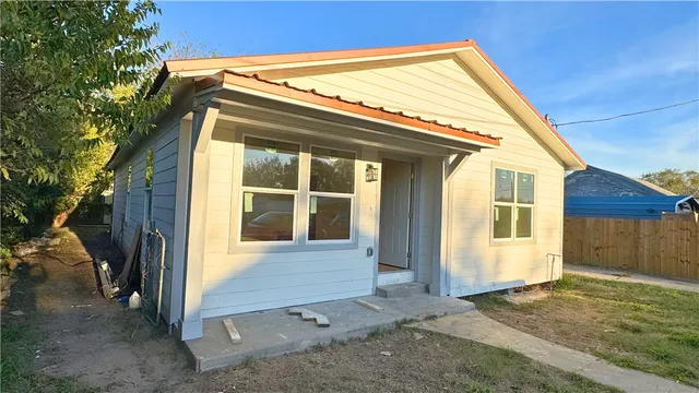 $170,000 | 1106 North Berry Street, Beeville, TX 78102