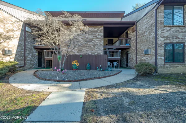 $2,090 | 177 Amberly Drive, Unit H, Manalapan, NJ 07726