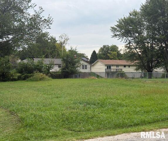 1013 14th Street Silvis, IL 61282 - Photo 5 of 5 a view of a house with a yard