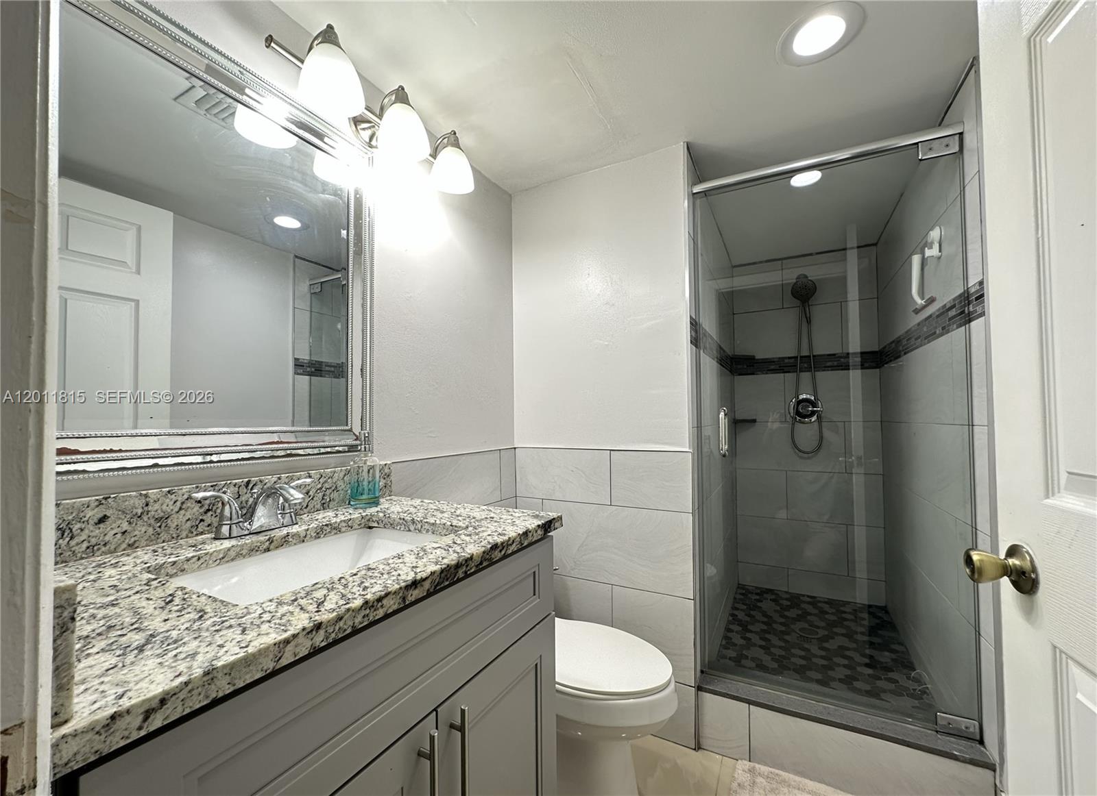 9370 Southwest 8th Street, Unit 107 Boca Raton, FL 33428 - Photo 9 of 17 Bathroom 2