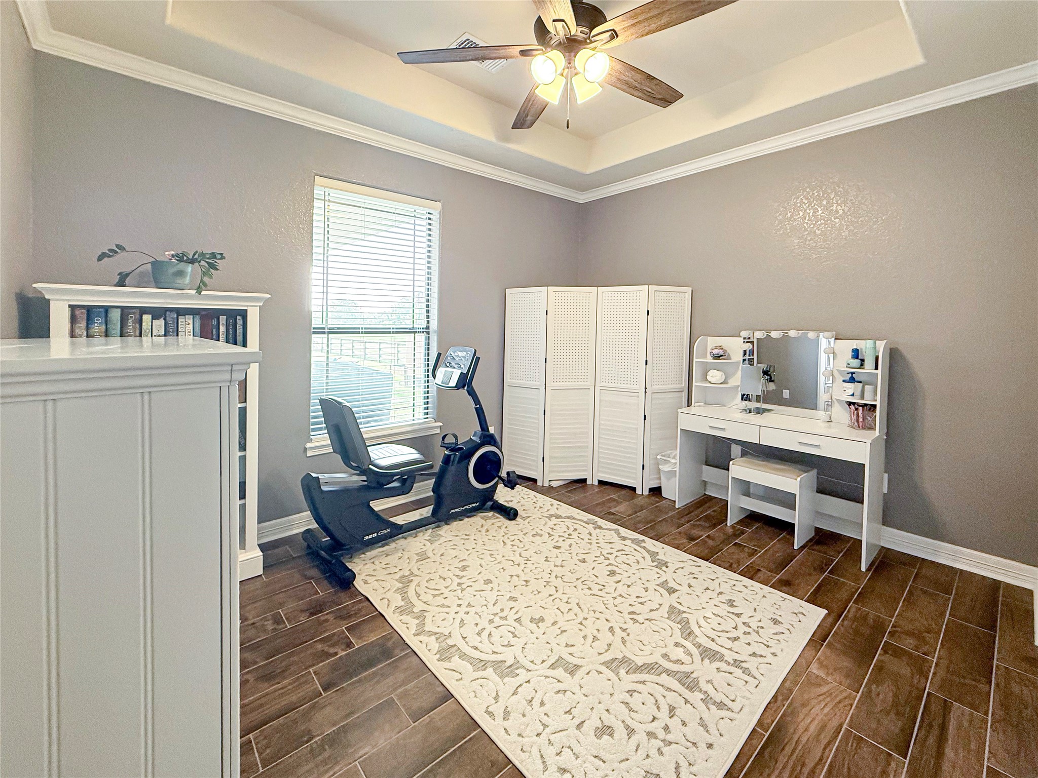 807 Mill Road Angleton, TX 77515 - Photo 28 of 46 Spacious bedroom featuring elegant architectural detail.