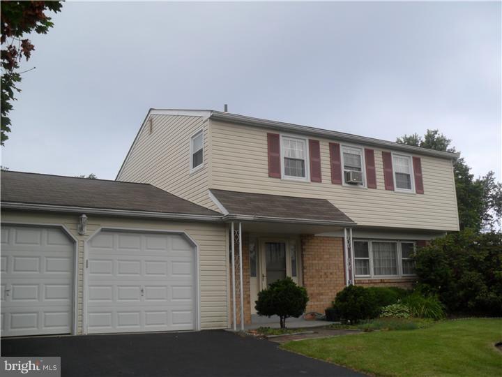 948 Crest Road Lansdale, PA 19446 - Photo 2 of 25 Exterior Front