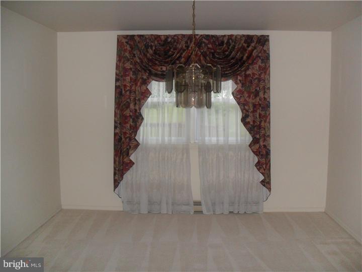948 Crest Road Lansdale, PA 19446 - Photo 11 of 25 Dining Room