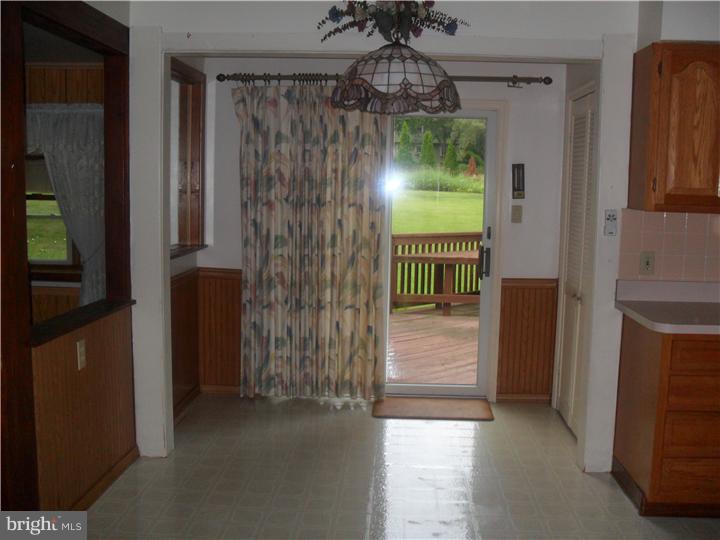 948 Crest Road Lansdale, PA 19446 - Photo 13 of 25 Kitchen