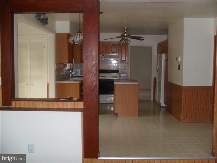 948 Crest Road Lansdale, PA 19446 - Photo 14 of 25 Family Room