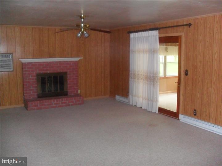 948 Crest Road Lansdale, PA 19446 - Photo 15 of 25 Family Room