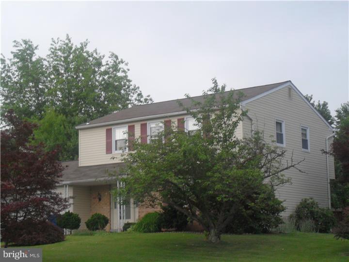 948 Crest Road Lansdale, PA 19446 - Photo 3 of 25 Exterior Side
