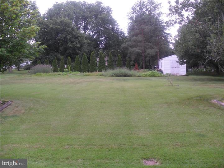 948 Crest Road Lansdale, PA 19446 - Photo 7 of 25 Back Yard