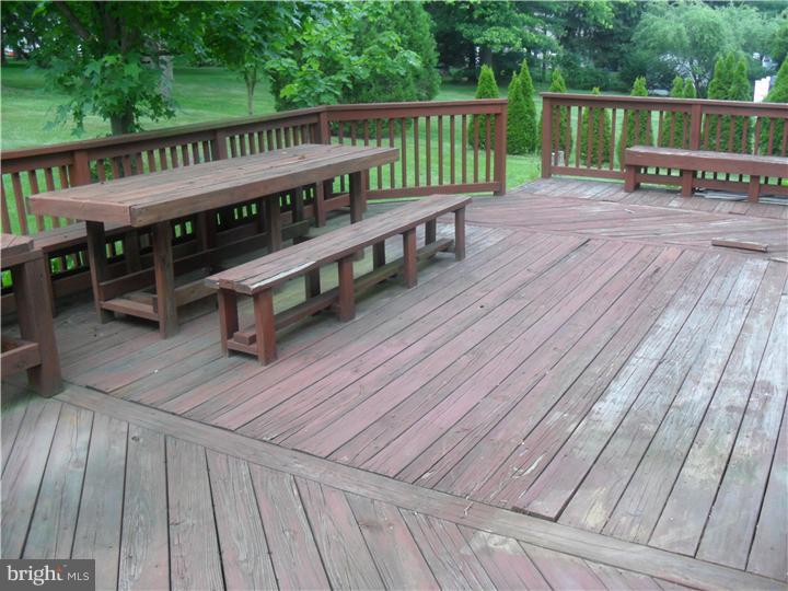 948 Crest Road Lansdale, PA 19446 - Photo 8 of 25 Deck