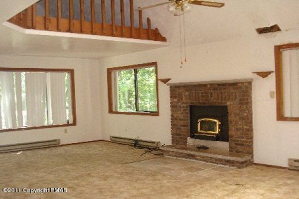 148 Cramer Road Bushkill, PA 18324 - Photo 4 of 8 Living room