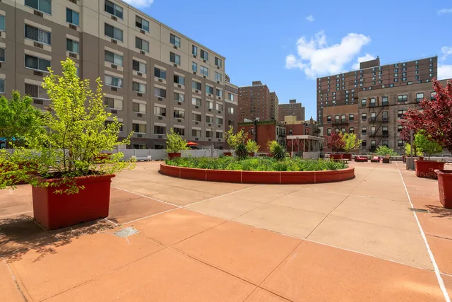 $965,000 | 300 West 145th Street, Unit 1N | Central Harlem