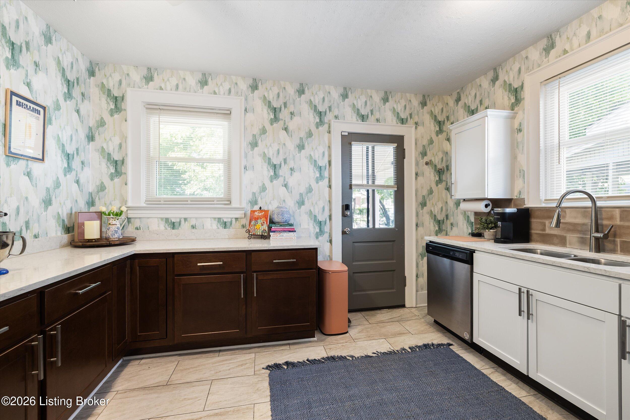 2422 Sherry Road Louisville, KY 40217 - Photo 19 of 58 06-3U8A3445