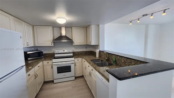 $2,500 | 3000 Coral Way, Unit 713, Miami, FL 33145