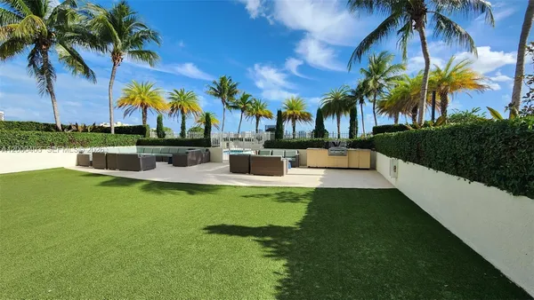 $2,500 | 3000 Coral Way, Unit 713, Miami, FL 33145