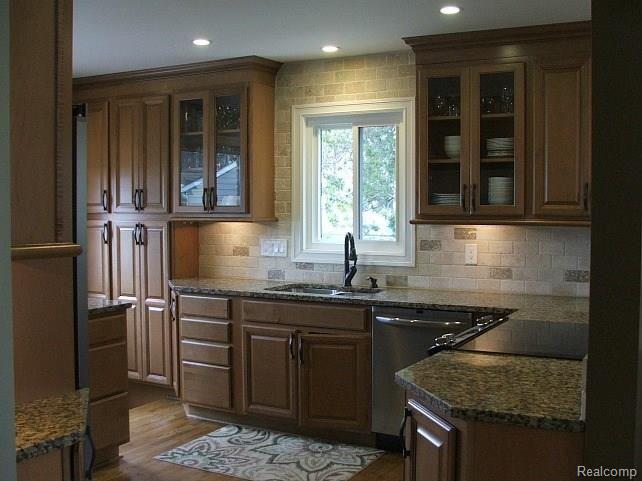 211 Reitman Court Rochester Hills, MI 48307 - Photo 4 of 30