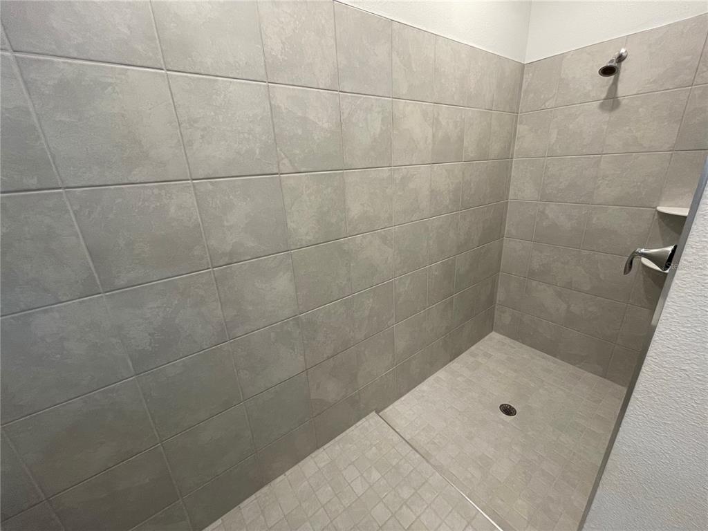 2623 Runners Circle Clermont, FL 34714 - Photo 17 of 21 a bathroom with a bathtub