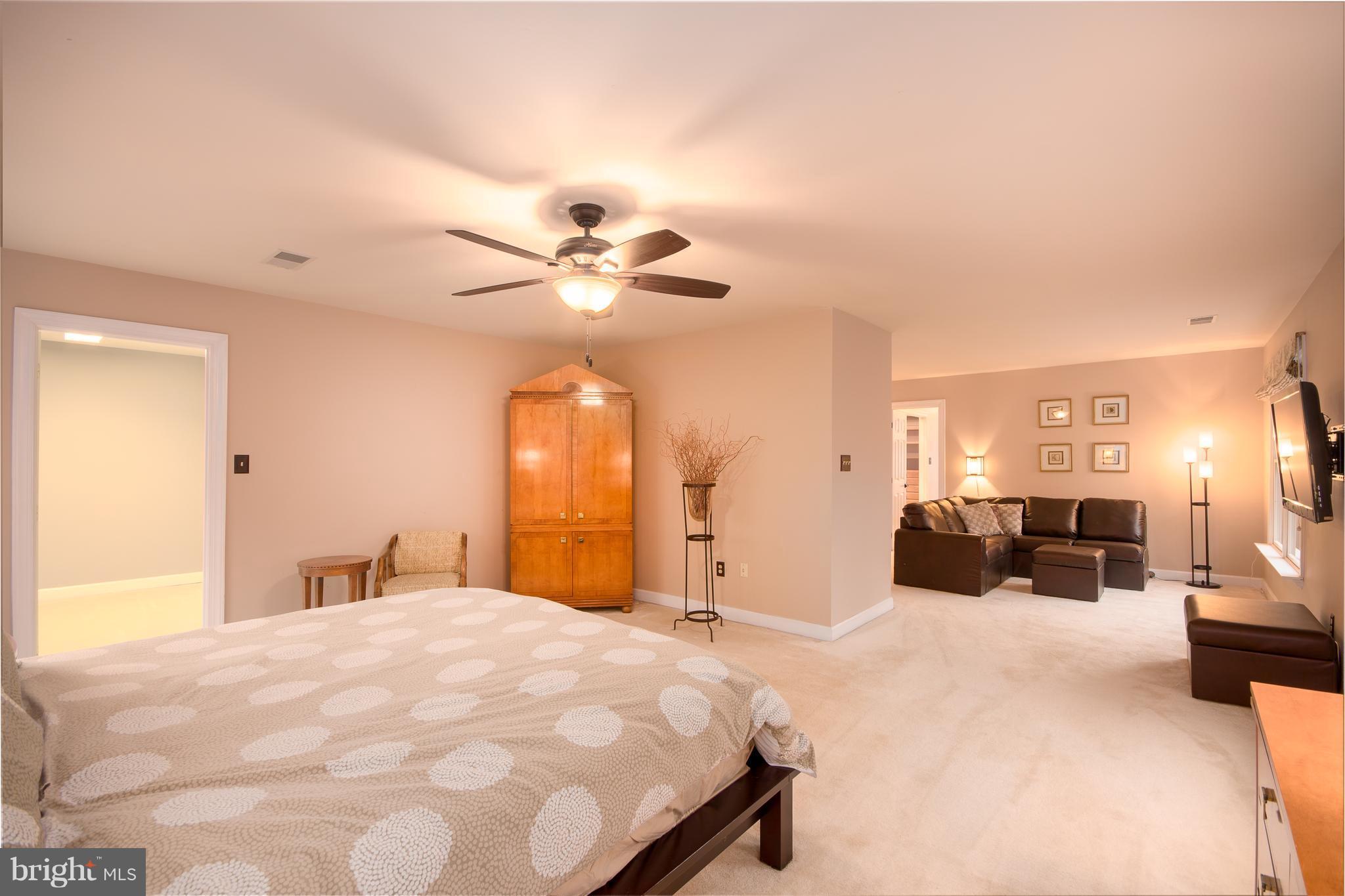 3111 Hunt Road Oakton, VA 22124 - Photo 18 of 30 Expansive Master BR w/ large Sitting Area