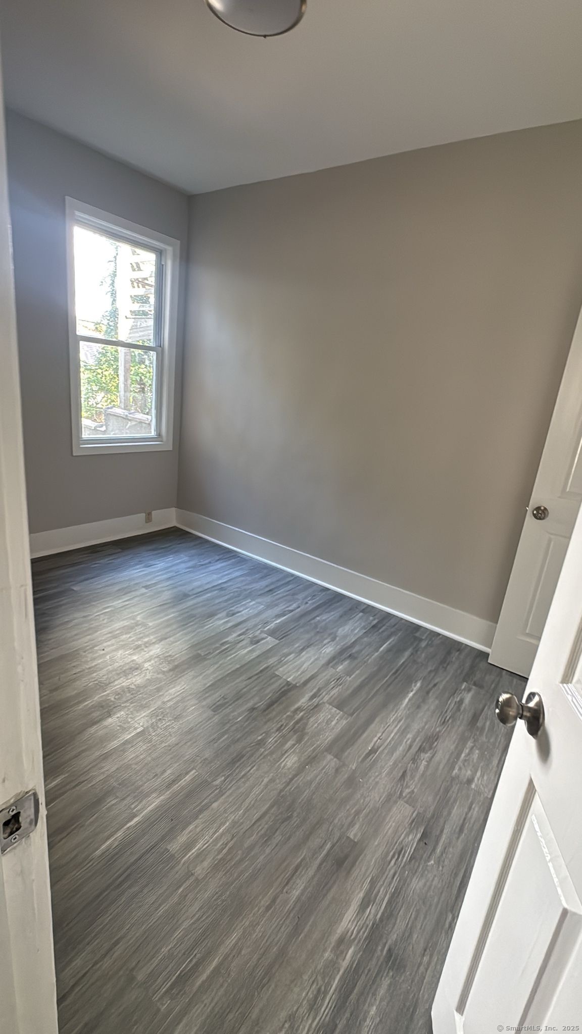 299 Dover Street, Unit 1 Bridgeport, CT 06610 - Photo 4 of 4 an empty room with windows