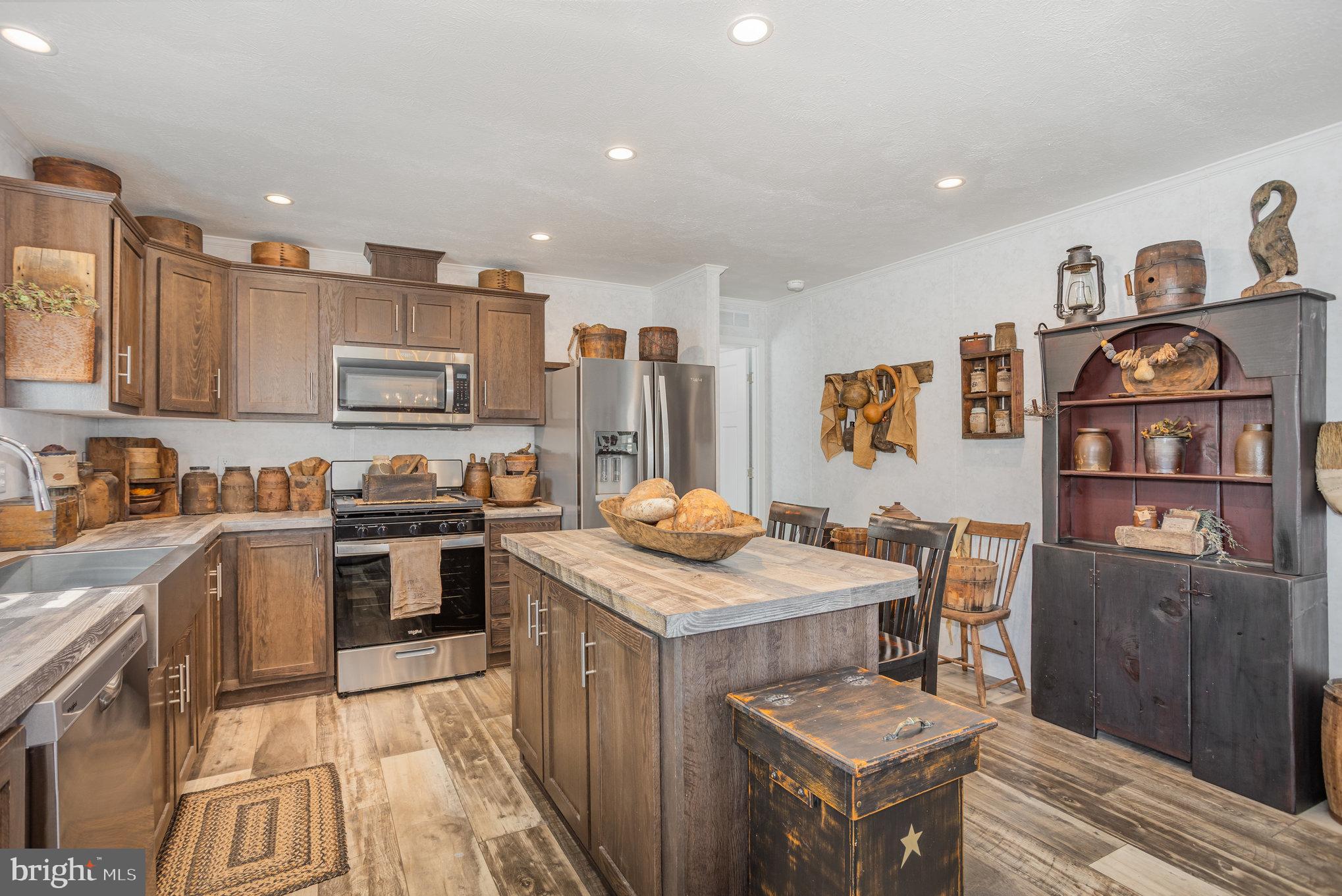 31 Cedar Street Manchester, PA 17345 - Photo 11 of 26 Plenty of countertop space