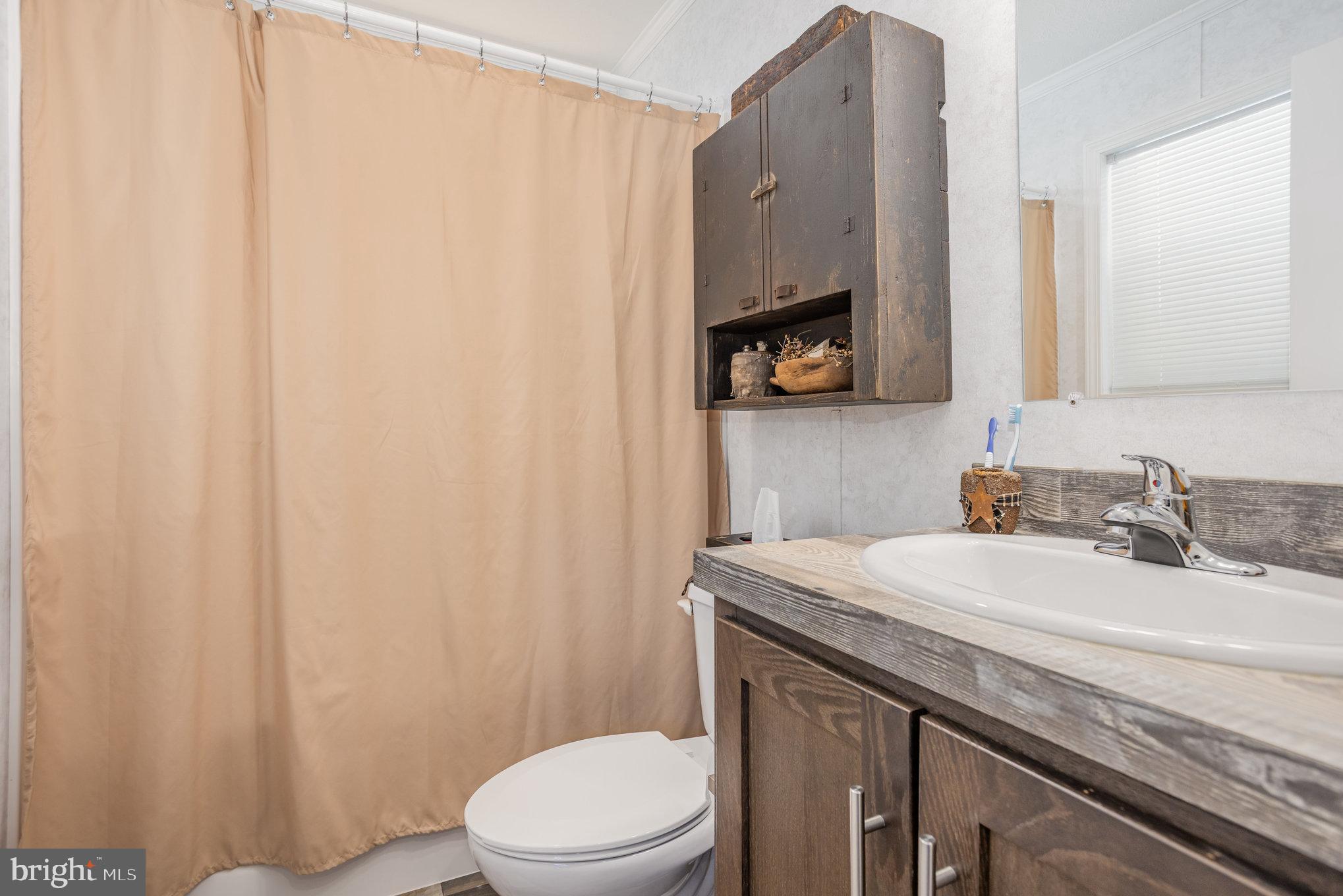 31 Cedar Street Manchester, PA 17345 - Photo 17 of 26 Main bath