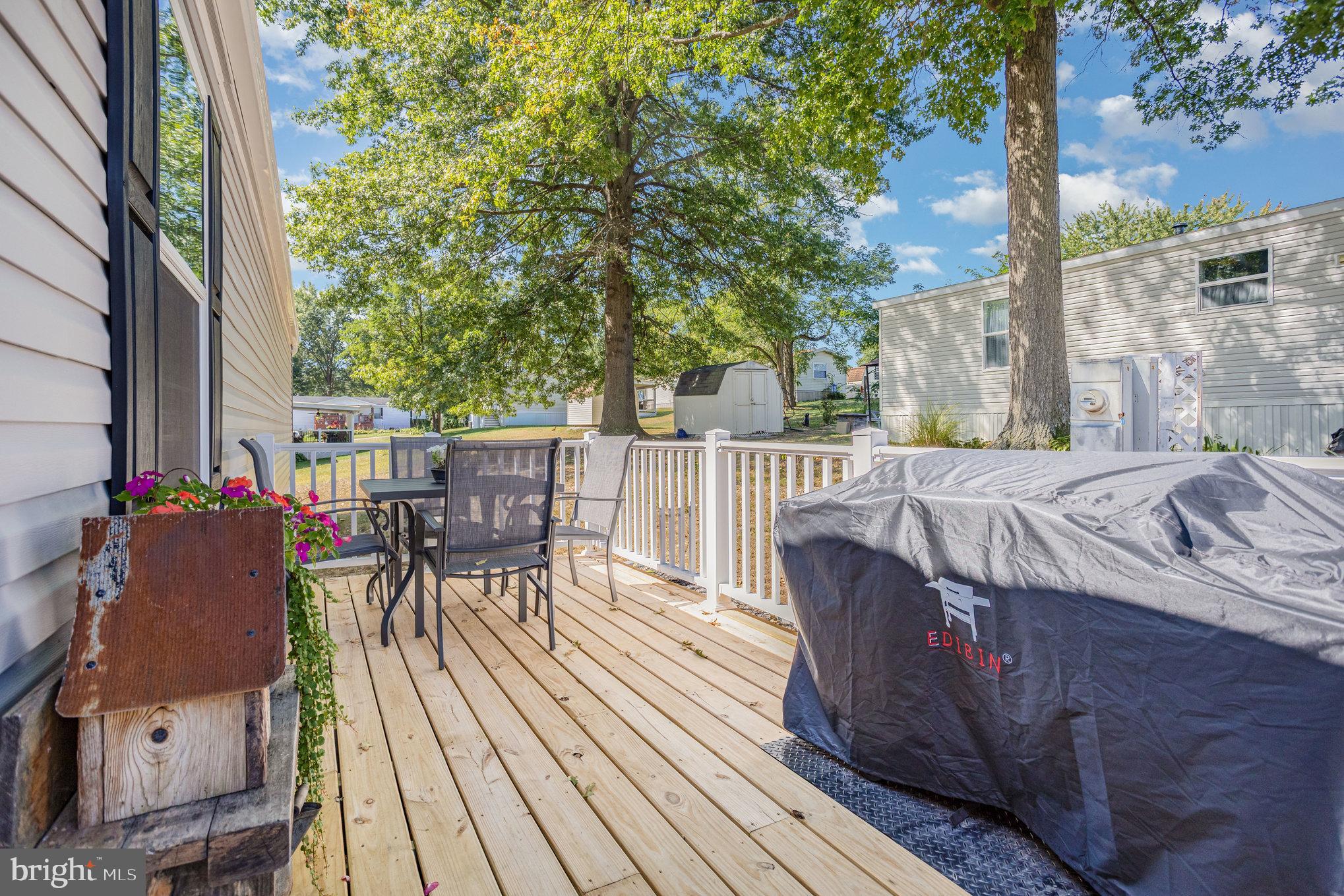 31 Cedar Street Manchester, PA 17345 - Photo 20 of 26 Side porch