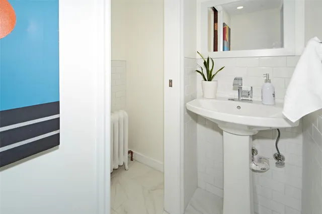 $1,378,000 | 2 Byworth Road, New Rochelle, NY 10804