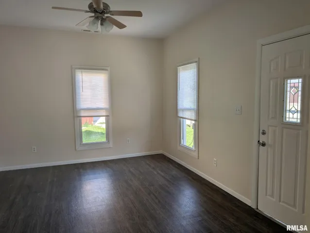 $67,500 | 202 East Maple Street, Stronghurst, IL 61480