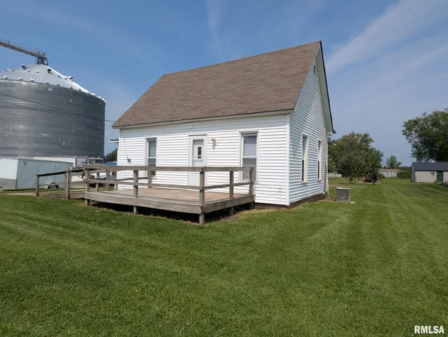 $67,500 | 202 East Maple Street, Stronghurst, IL 61480