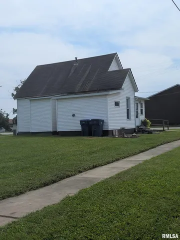 $67,500 | 202 East Maple Street, Stronghurst, IL 61480