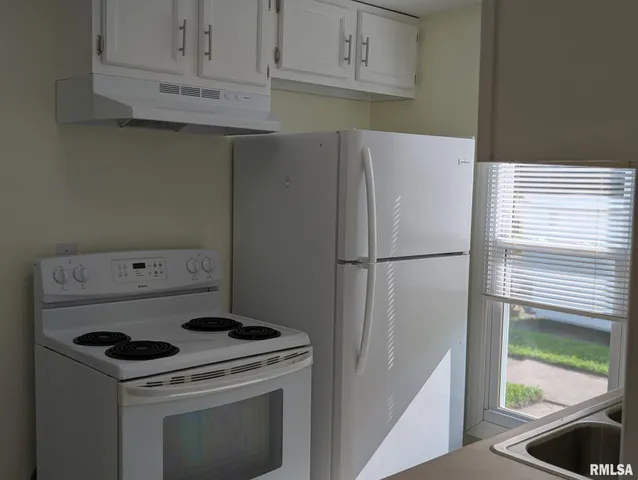 $67,500 | 202 East Maple Street, Stronghurst, IL 61480