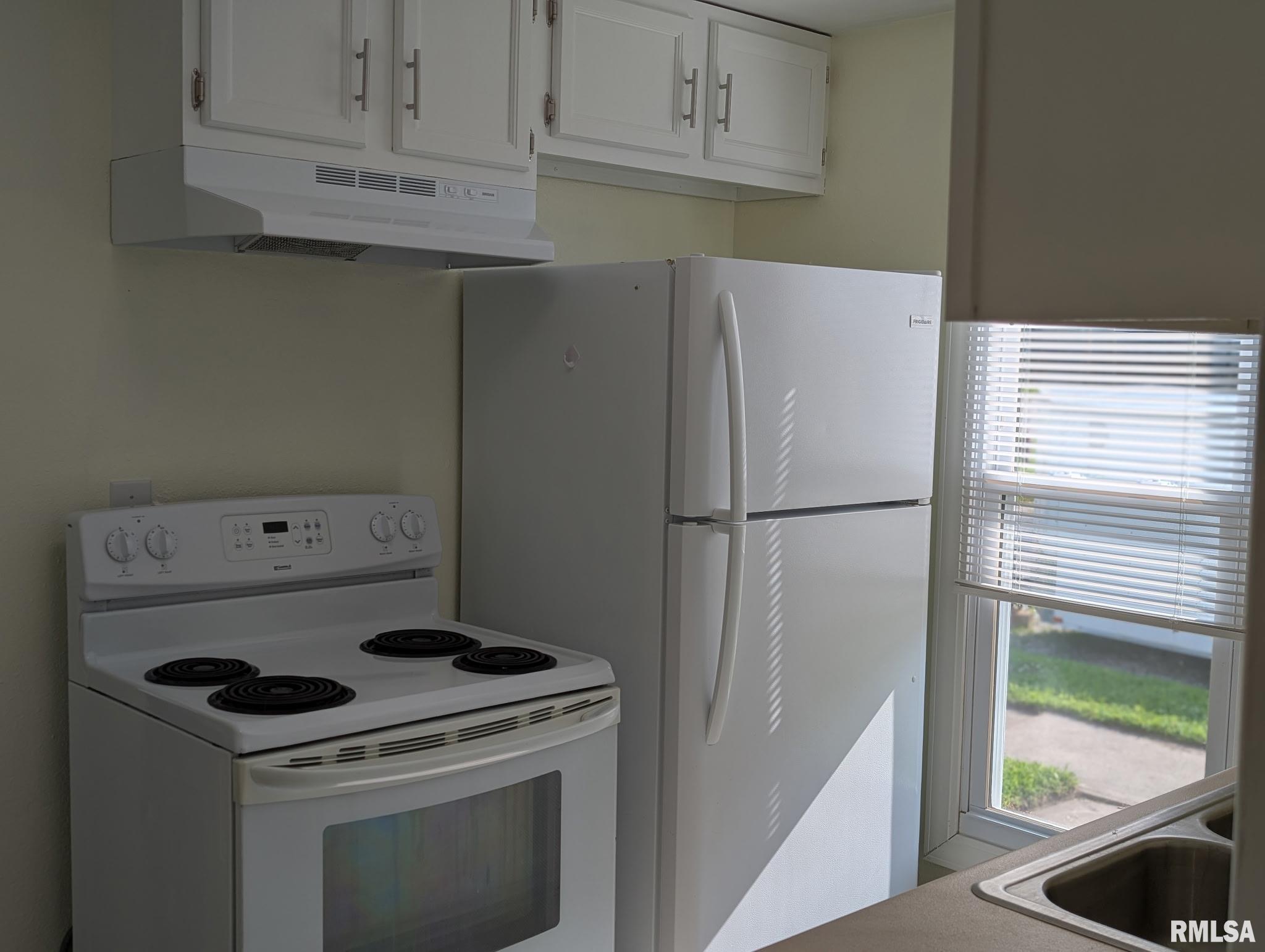 202 East Maple Street Stronghurst, IL 61480 - Photo 8 of 17